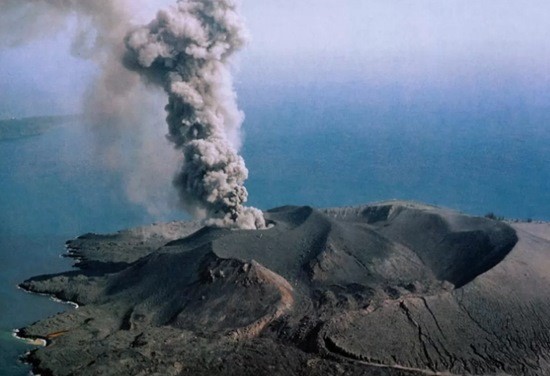 ИЗВЕРЖЕНИЕ КРАКАТАУ В 1883 ГОДУ