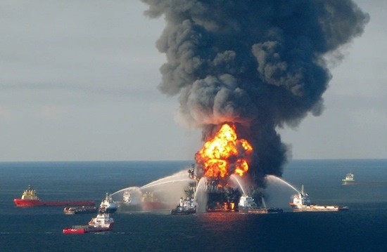 НЕФТЯНАЯ ПЛАТФОРМА, ВЗОРВАВШАЯСЯ В МЕКСИКАНСКОМ ЗАЛИВЕ
