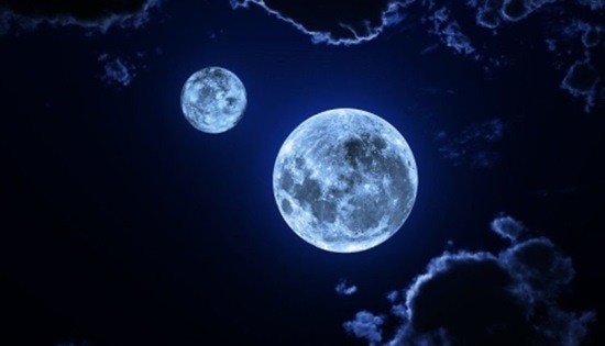 Две луны