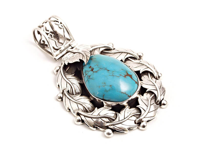 украшение с бирюзой