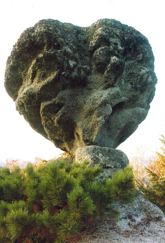 Амурские столбы в виде сердца