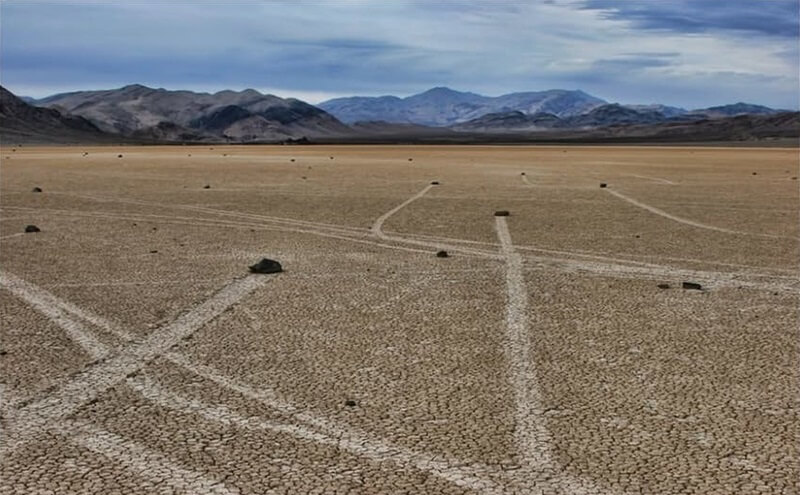 Озеро Рейстрэк-Плайя камни