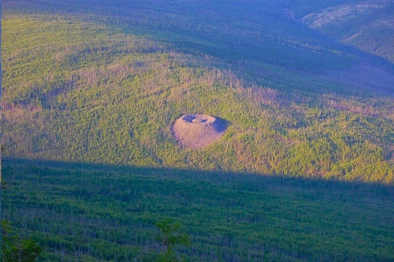 Патомский кратер фото