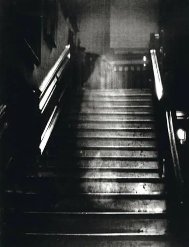 Поместье Рейнхэм Холл призрак на фото