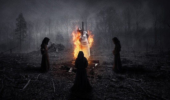 ведьма на костре
