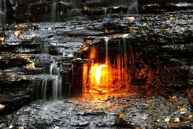 Водопад вечного огня фото